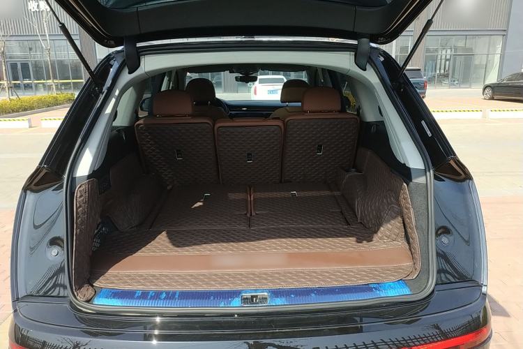 Used Audi Q7 2023 45 TFSI quattro S line Sport model
