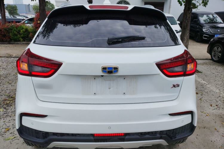 Used Geely Auto Vision X3 2019 Upgraded Model 1.5L Manual Luxury Version
