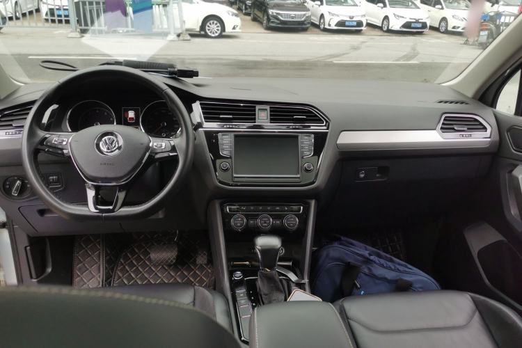 Used Volkswagen Tiguan L 2017 330TSI Automatic Two-Wheel Drive Luxury Edition Center Console