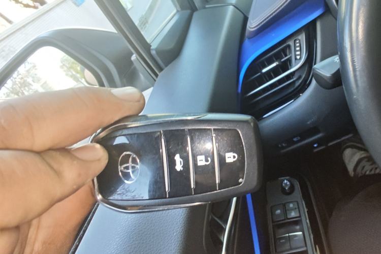 Used Toyota IZOA 2018 2.0L Yichi Version China VI Standard