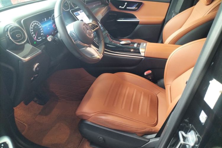 Used Mercedes-Benz GLC 2023 Facelift GLC 260 L 4MATIC Dynamic Version 5 Seats