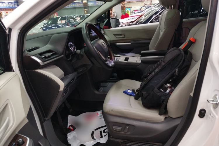 Used Toyota SIENNA 2024 2.5L Hybrid Comfort Edition Left Front Seat