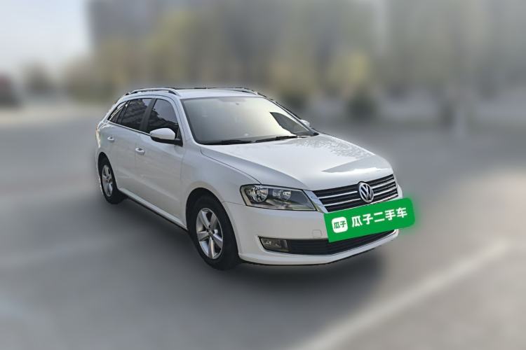 Used Volkswagen Gran Lavida 2013 1.6L Manual Fashion Model