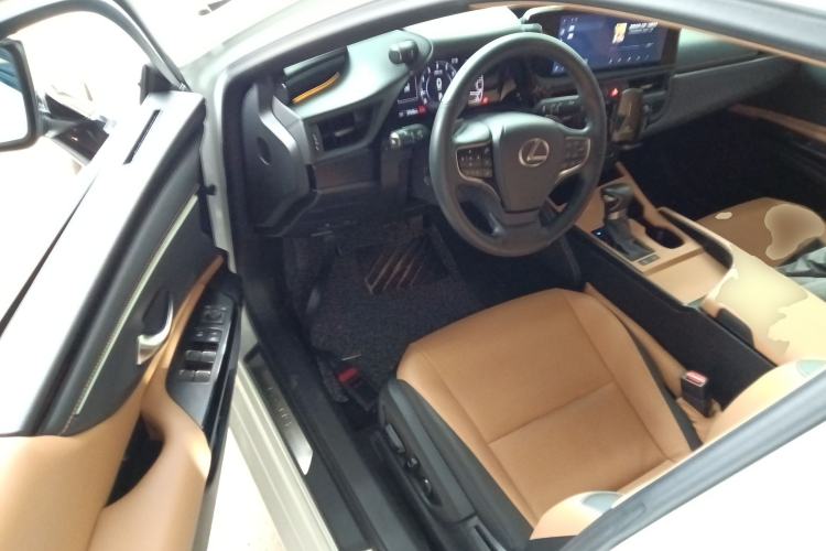 Used Lexus ES 2023 200 Excellence Edition
