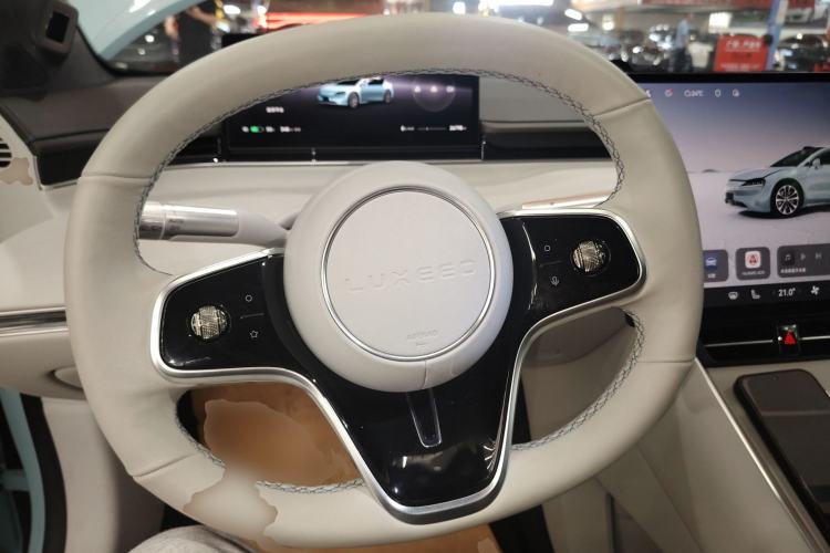 Used Hima Luxeed S7 2025 785 km Ultra
