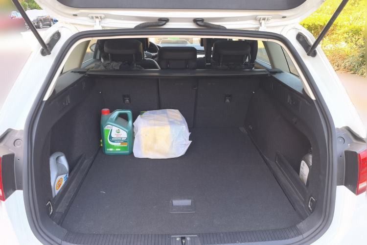 Used Volkswagen Variant 2017 380TSI Two-Wheel Drive Comfort Edition Trunk