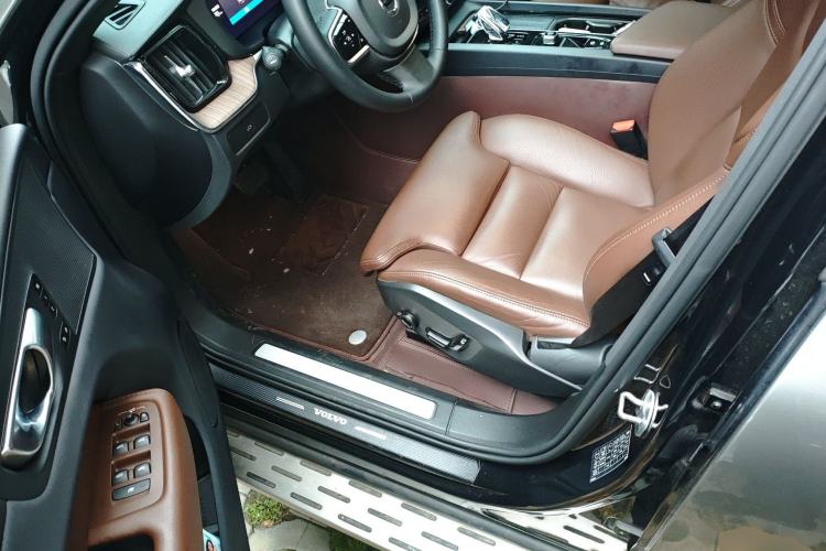 Used Volvo XC60 2023 B5 4x4 Smart Luxury Edition Driver Seat