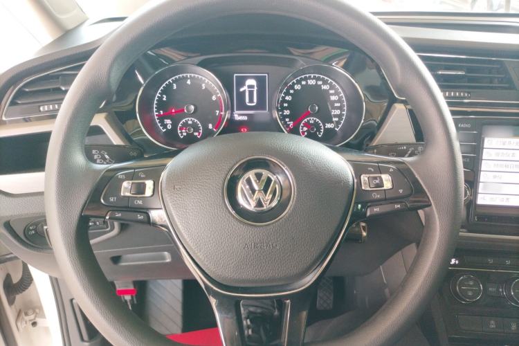 Used Volkswagen Touran 2018 Volkswagen Touran L 280TSI DSG Comfort Edition 7 Seats China VI Standard Steering Wheel