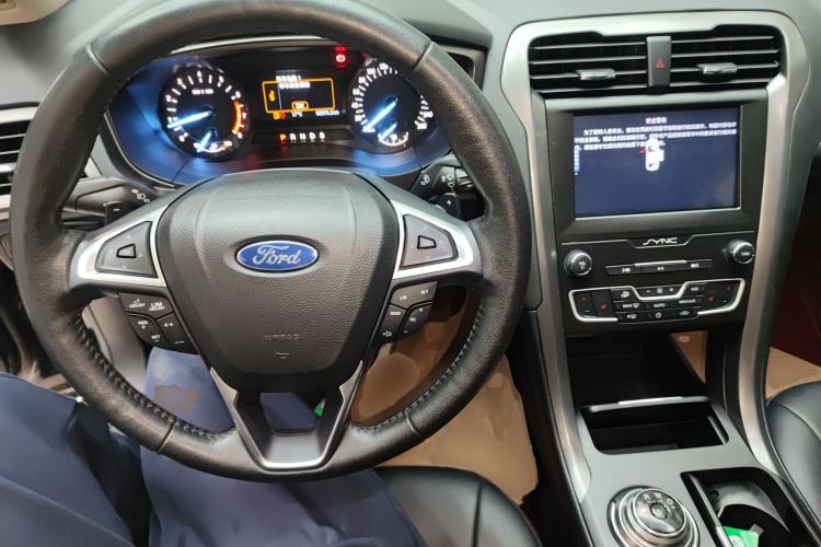 Used Ford Mondeo 2018 EcoBoost 180 Smart Control Fashion Model China VI Standard Center Console