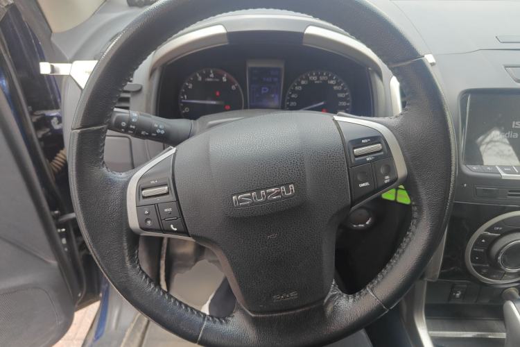 Used Isuzu D-MAX 2018 3.0T Four-Wheel Drive Automatic Ultra-Luxury Version 4JJ1-TC HI
