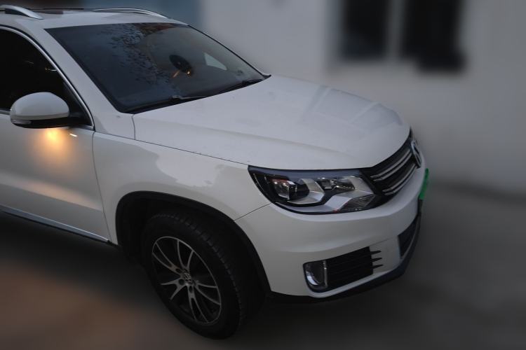 Used Volkswagen Tiguan 2015 1.8TSI Automatic Two-Wheel Drive Luxury Model Front Right 45 Deg