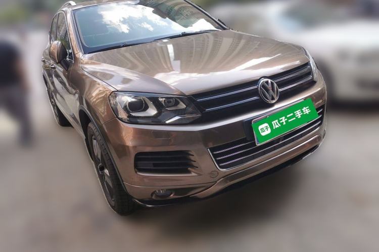 Used Volkswagen Touareg 2012 R-Line High-End Model Front Right 45 Deg