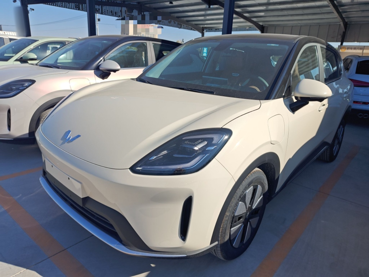 Под передней частью автомобиля