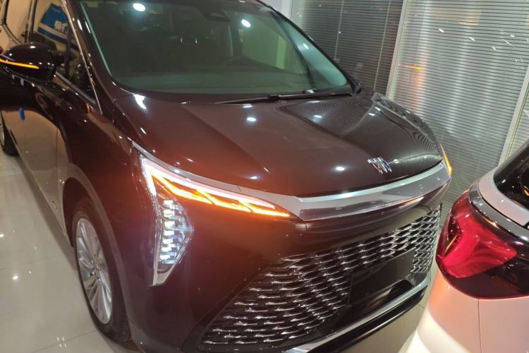 Used Buick Century 2025 2.0T Seven-Seater Yinshi Edition Front