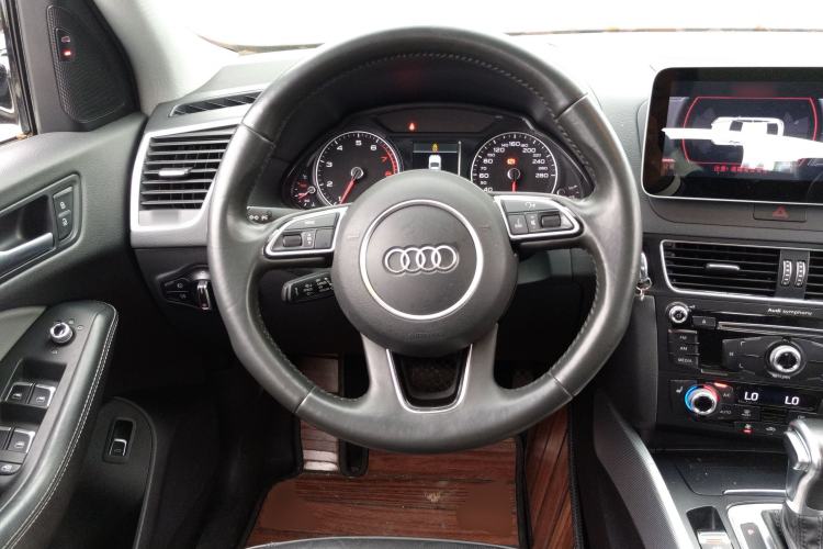 Used Audi Q5 2017 Plus 40 TFSI Technology Model Steering Wheel