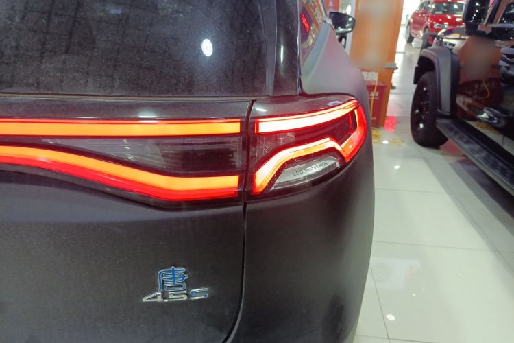 Used BYD Tang New Energy 2018 DM 2.0T All-Wheel Drive Smart Connectivity Luxury Model 7 Seats China V Emission Standard Right Rear Taillight