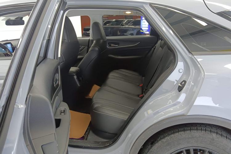 Used Venucia V 2022 260T Black Horse Edition · Idol