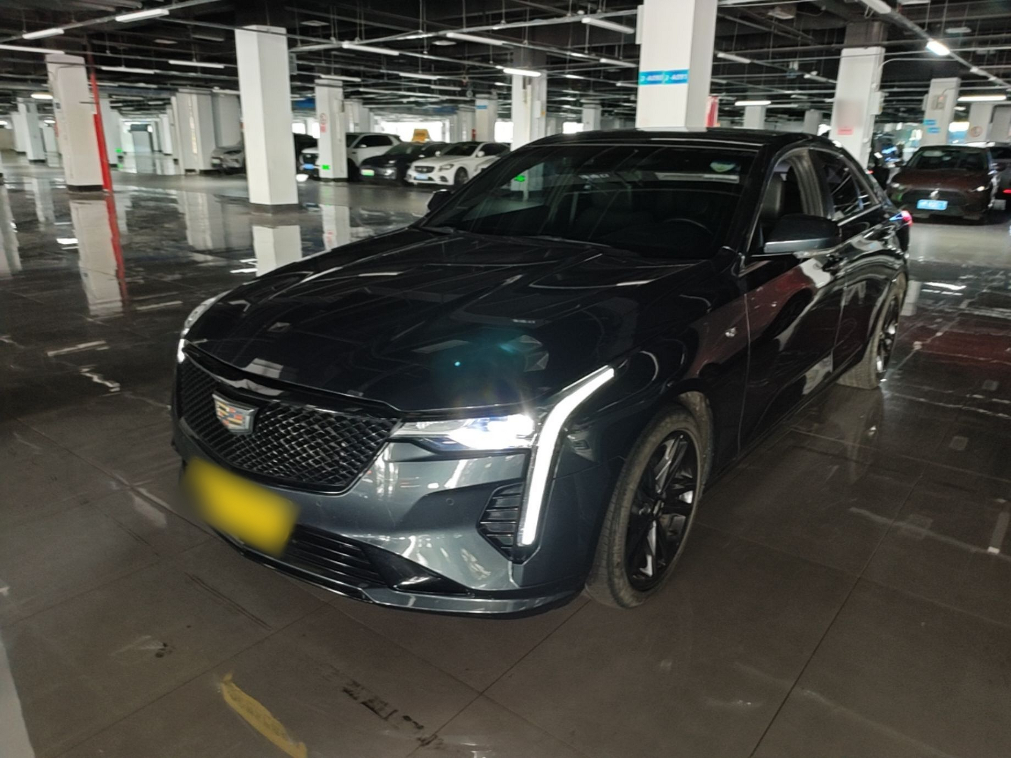 Под передней частью автомобиля