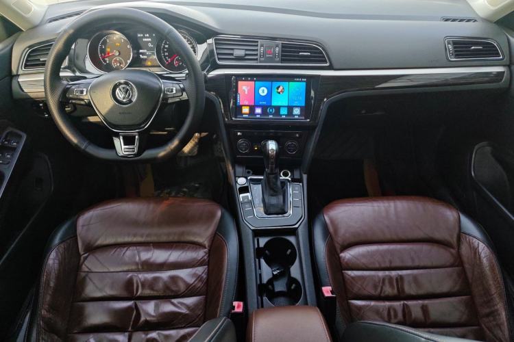 Used Volkswagen Lamando 2015 330TSI DSG Comfort Edition Center Console