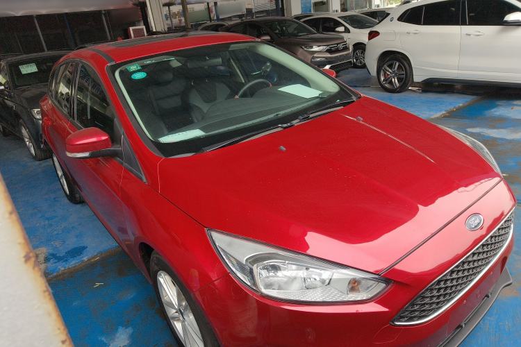 Used Ford Focus 2015 Hatchback 1.6L Automatic Fashion Edition Front Right 45 Deg