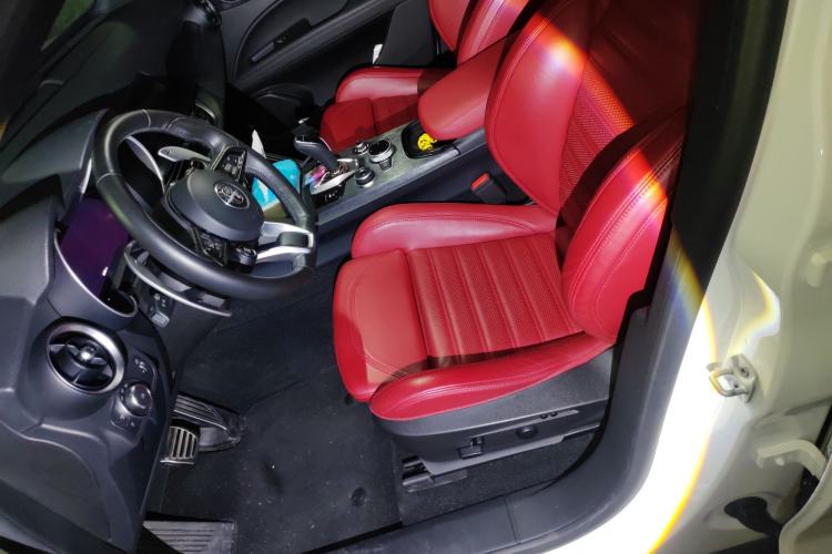 Used Alfa Romeo Stelvio 2023 2.0T 280HP Sprint Zongqing Version Left Front Seat