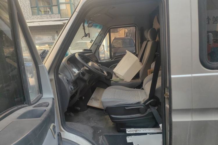 Used Iveco Power Daily 2013 3.0T-V39 Low-Roof Box Truck F1C
