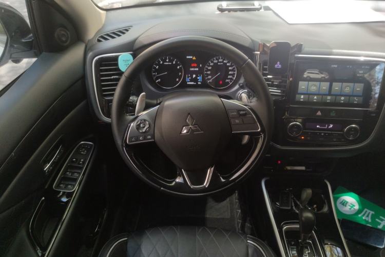 Used Mitsubishi Outlander 2020 2.4L 4x4 Zhi Xiang Edition 5 Seats Steering Wheel