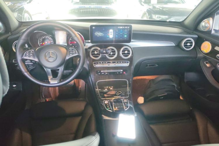 Used Mercedes-Benz GLC 2018 GLC 260 4MATIC Dynamic Edition Center Console