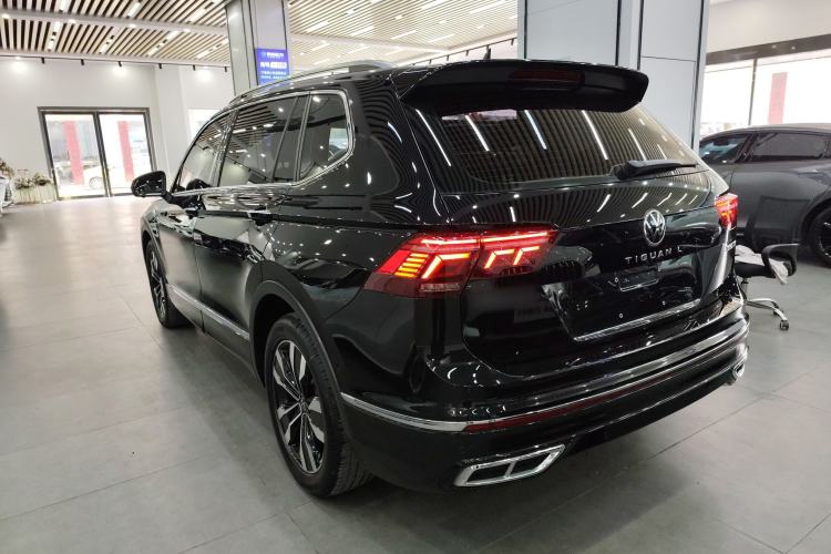 Used Volkswagen Tiguan L 2023 Restyled 330TSI Automatic Two-Wheel Drive R-Line Enhanced Comfort Version