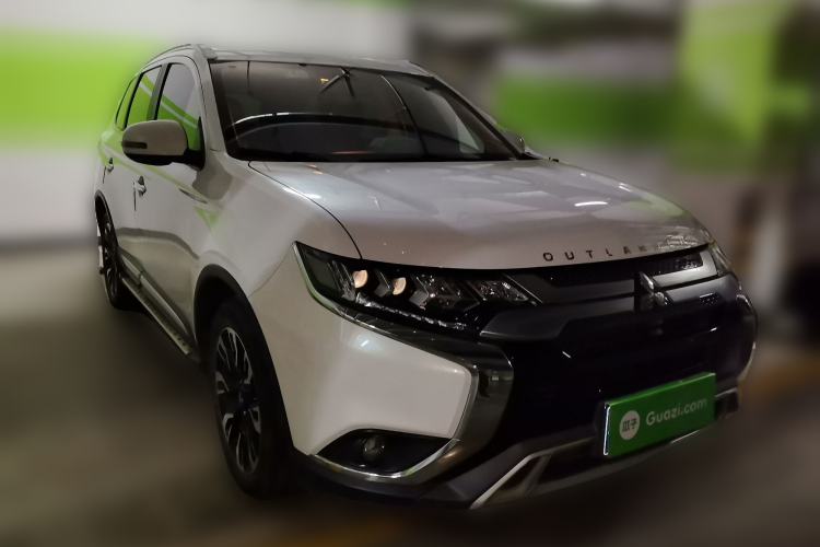 Used Mitsubishi Outlander 2019 2.4L 4x4 Zhi Xiang Edition 5 Seats China VI Standard