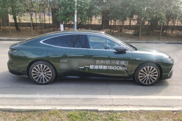 Used Geely Galaxy Galaxy 8 2025 130km EM-P Starship Edition
