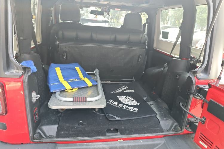 Used Jeep Wrangler 2015 3.6L Rubicon Two-Door Comfort Edition Trunk