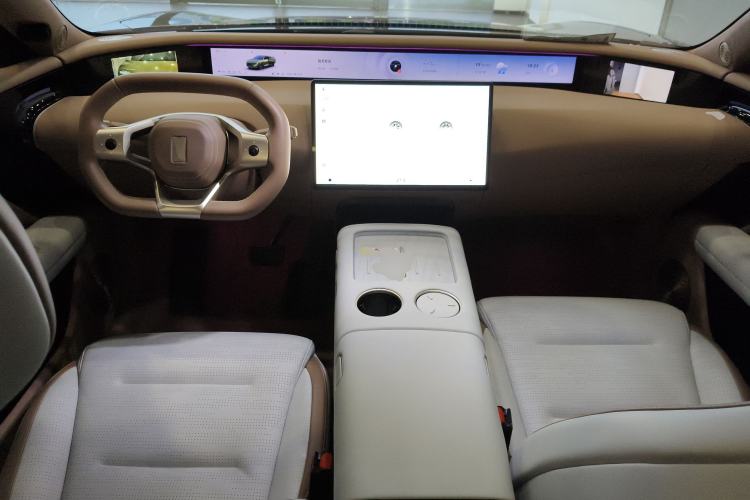 Used Avatr 07 2024 Ultra Range-Extended Four-Wheel Drive Center Console