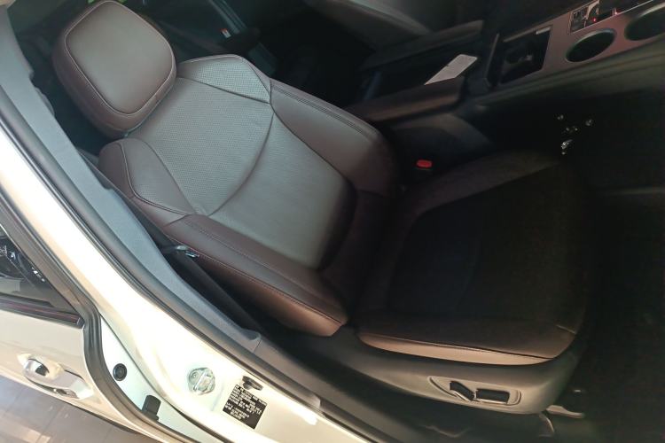 Used Toyota Granvia 2023 2.5L Hybrid Flagship VIP Edition
