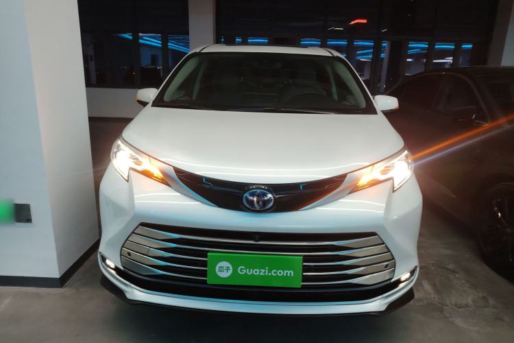 Used Toyota SIENNA 2021 2.5L Hybrid Luxury Edition Front