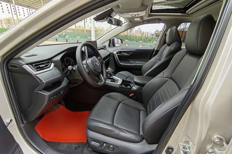 Used Toyota Wildlander 2020 2.0L CVT 4x4 Luxury Edition Left Front Seat