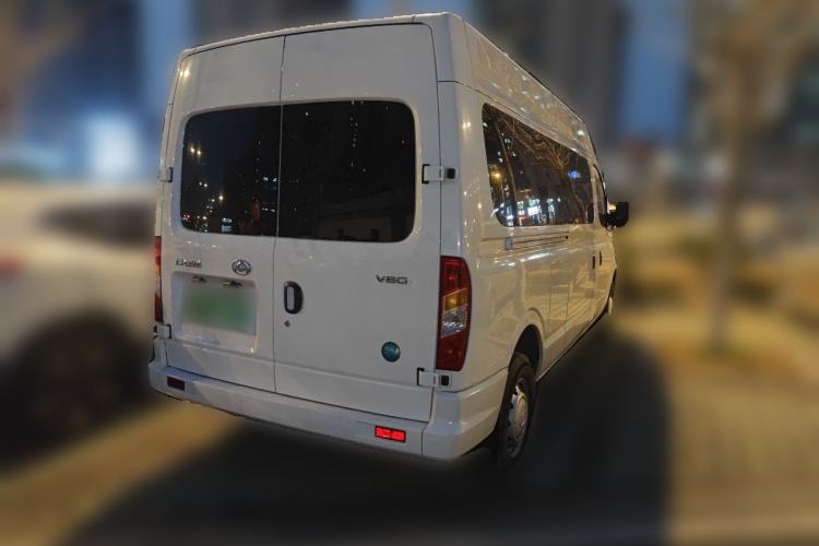 Used SAIC MAXUS Xintu V80 2024 Aotong Value Edition 6MT Long-Wheelbase Mid-Roof Model with 127 Ps Available in 6/7/8/9-Seater Configurations
