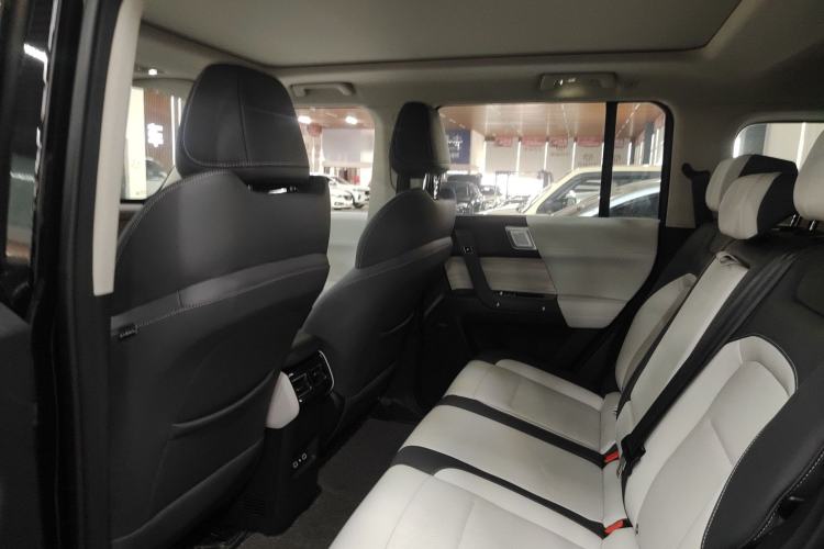 Used iCAR 03 2024 472km Four-Wheel Drive Long-Range Version Left Rear Seat