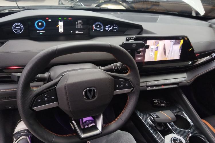 Used CHANGAN UNI-V 2024 1.5T Luxury Edition Center Console