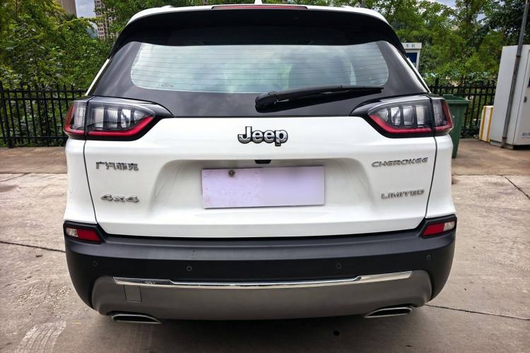 Used Jeep Cherokee 2019 2.0T Four-Wheel Drive Explorer Edition + Autonomous Driving Smart Package China VI