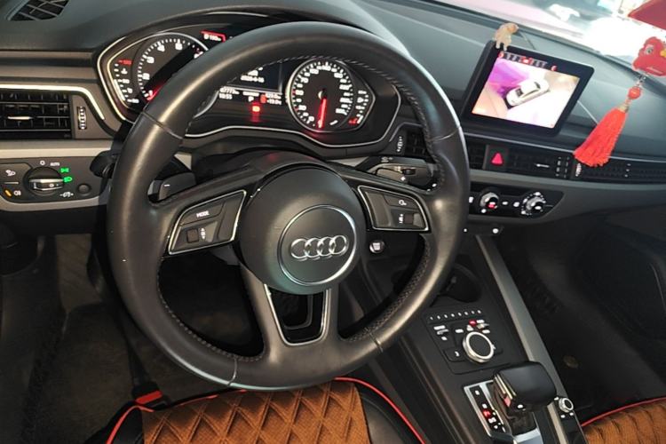 Used Audi A4L 2019 40 TFSI Ambition China VI Center Console