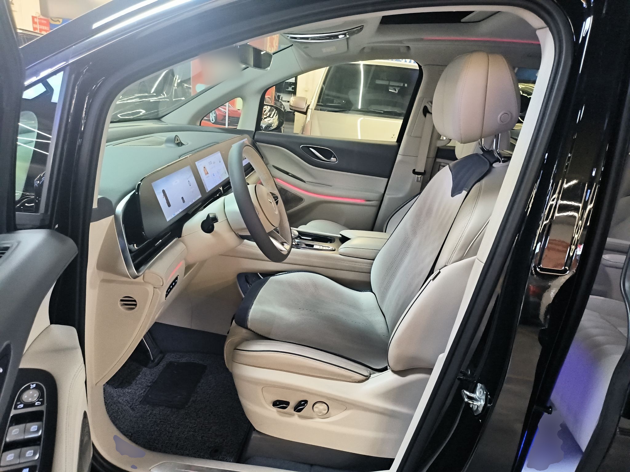 المقاعد الأمامية داخل السيارة