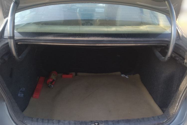 Used Volkswagen Bora 2011 1.6L Automatic Fashion Edition Trunk