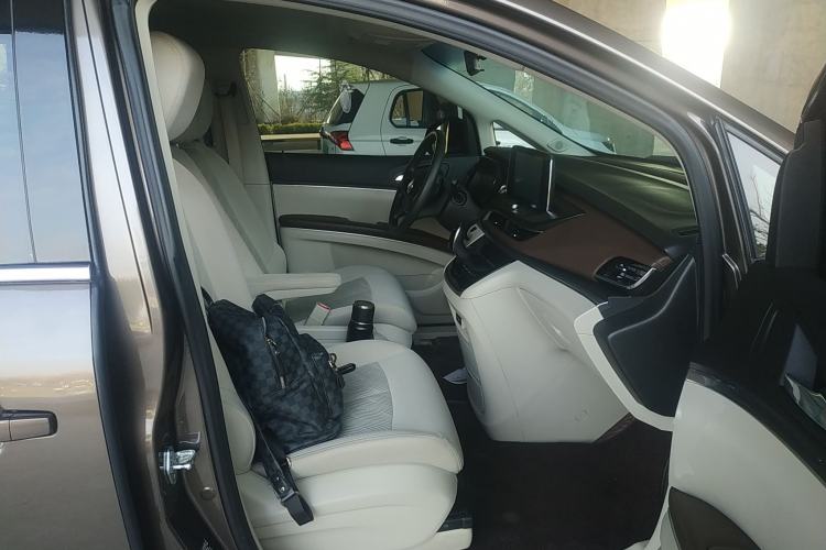 Used Buick GL8 2023 Land Executive Class Comfort Model