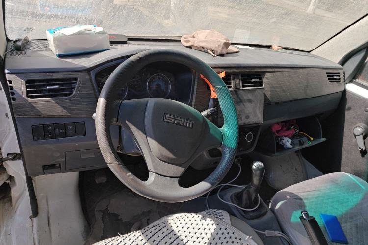 Used Jinbei Hiace X30 CNG 2023 1.5L Natural Gas Super-Enjoyment Van 2/5 Seats No Air Conditioning SWCC15M Center Console