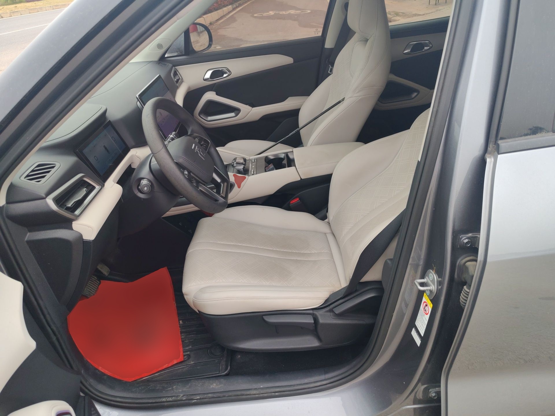 المقاعد الأمامية داخل السيارة