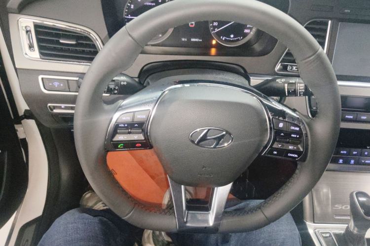 Used Hyundai Sonata 2015 1.6T DLX Prestige Model Steering Wheel