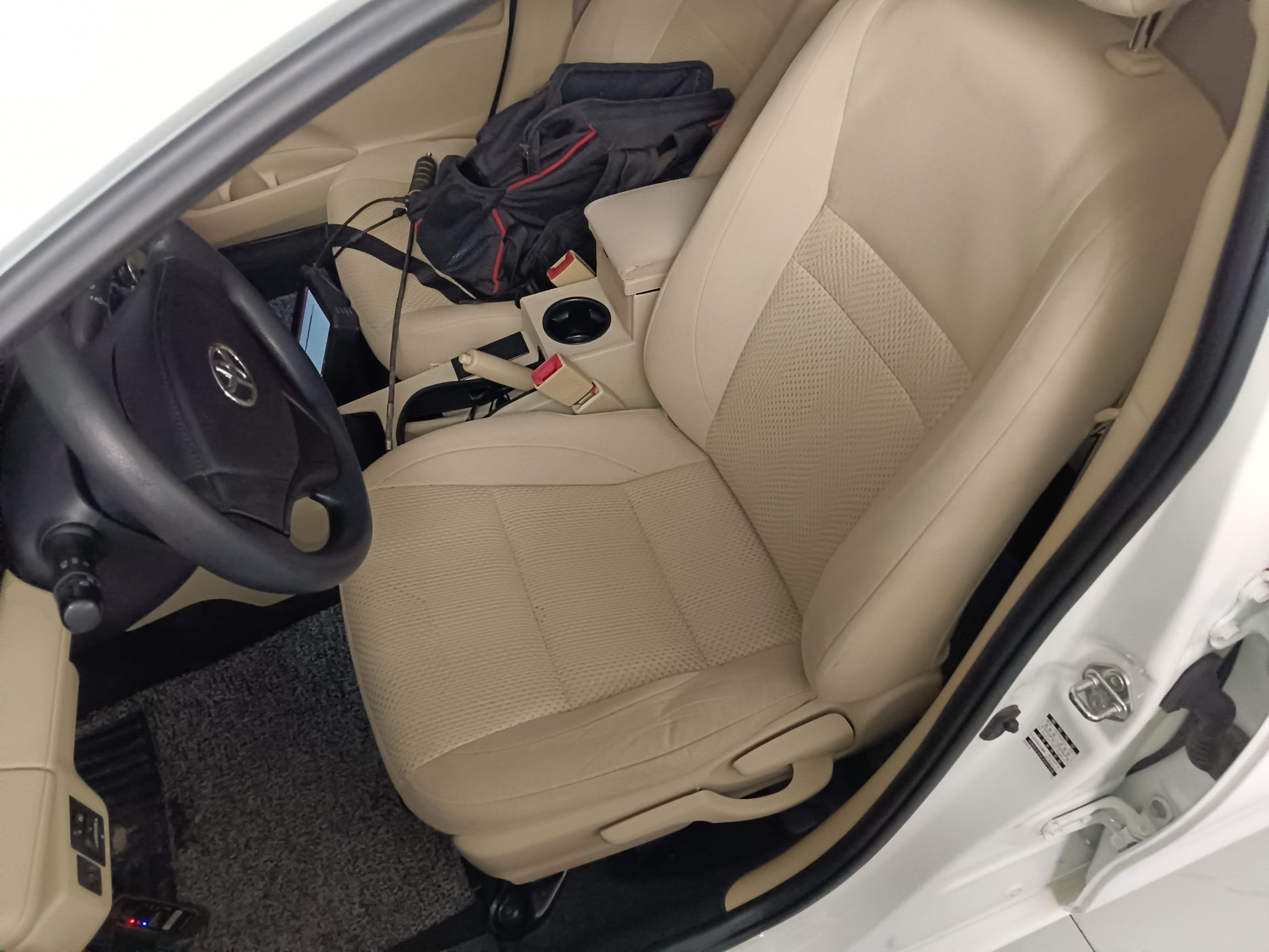 Переднее сиденье в автомобиле