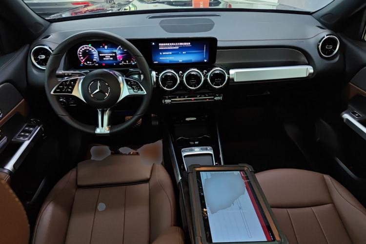 Used Mercedes-Benz GLB 2024-Year Restyled GLB 200 Dynamic Edition Center Console