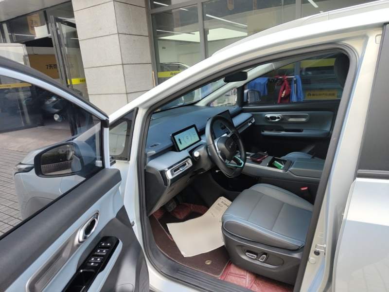 Used AION Y 2023 Younger Star Edition — 15